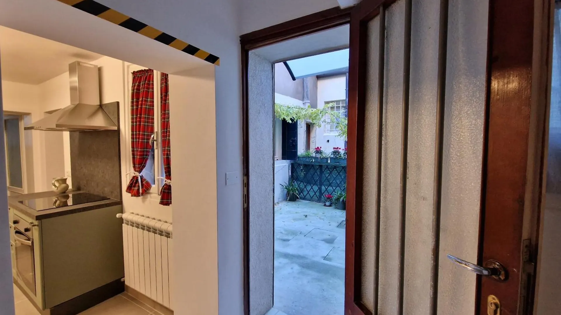 Διαμέρισμα Veneziacentopercento La Forcola Apartment, Next To Rialto Bridge